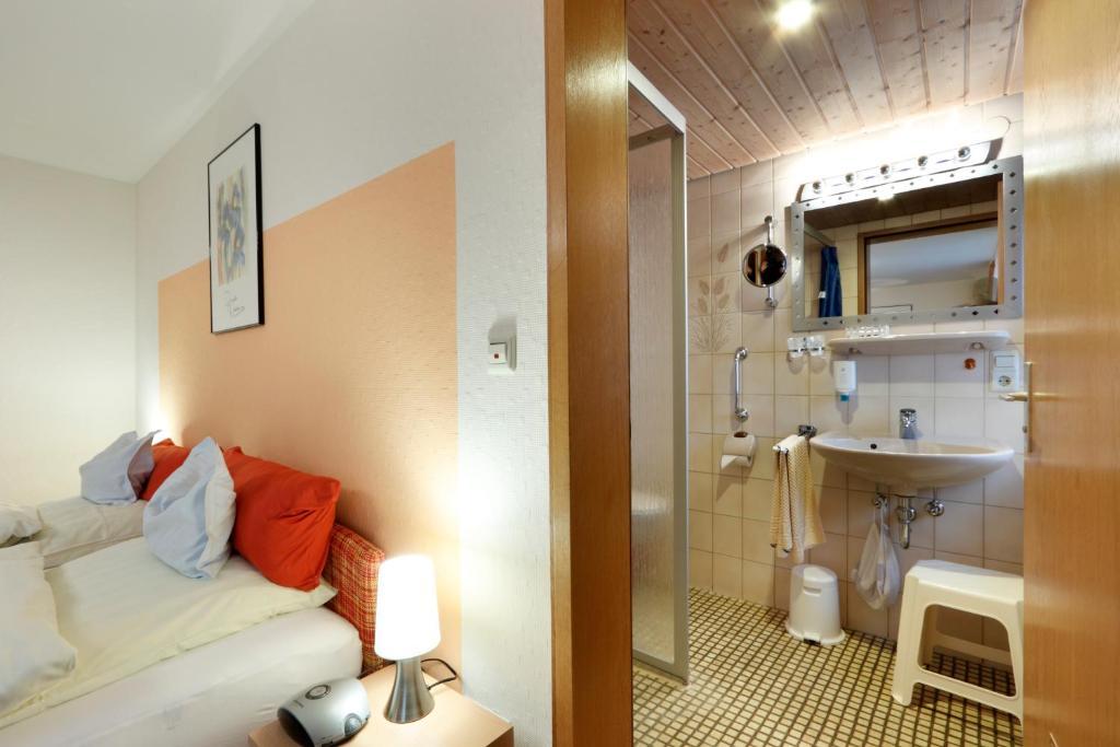 Hotel Pension Stern Bad Buchau Room photo